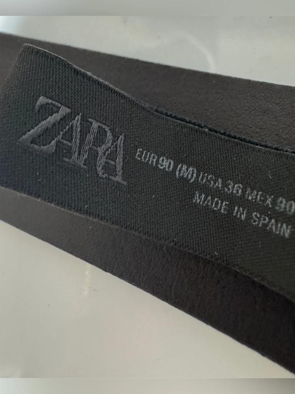 Zara Men‘s Reversible Black/Brown Leather Belt. Size M (36).  Like New.